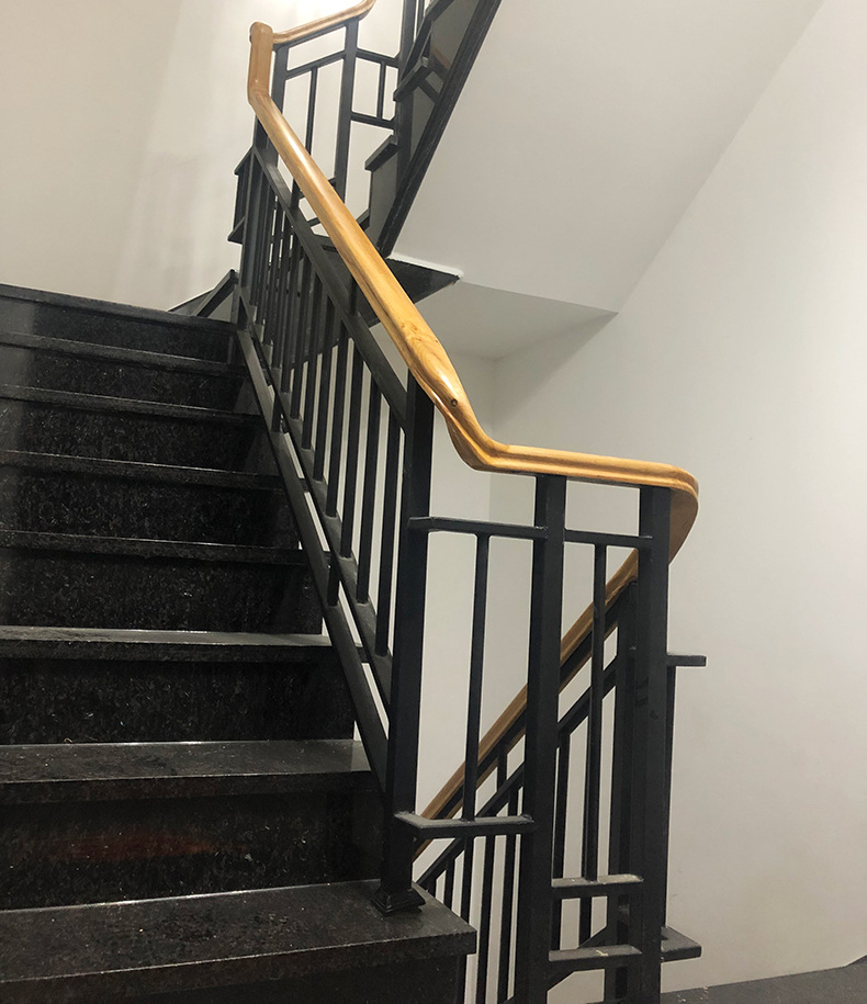 厂家定制自建房铁艺楼梯扶手木合铁楼梯扶手别墅实木楼梯扶手