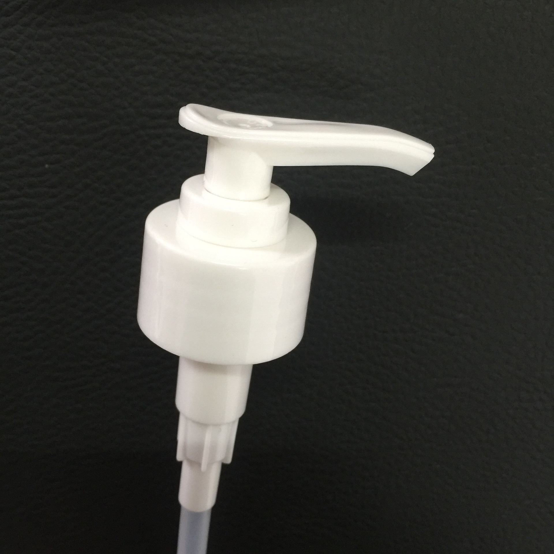 厂家直销塑料洗手液乳液泵 螺纹按压式乳液分配器泵头