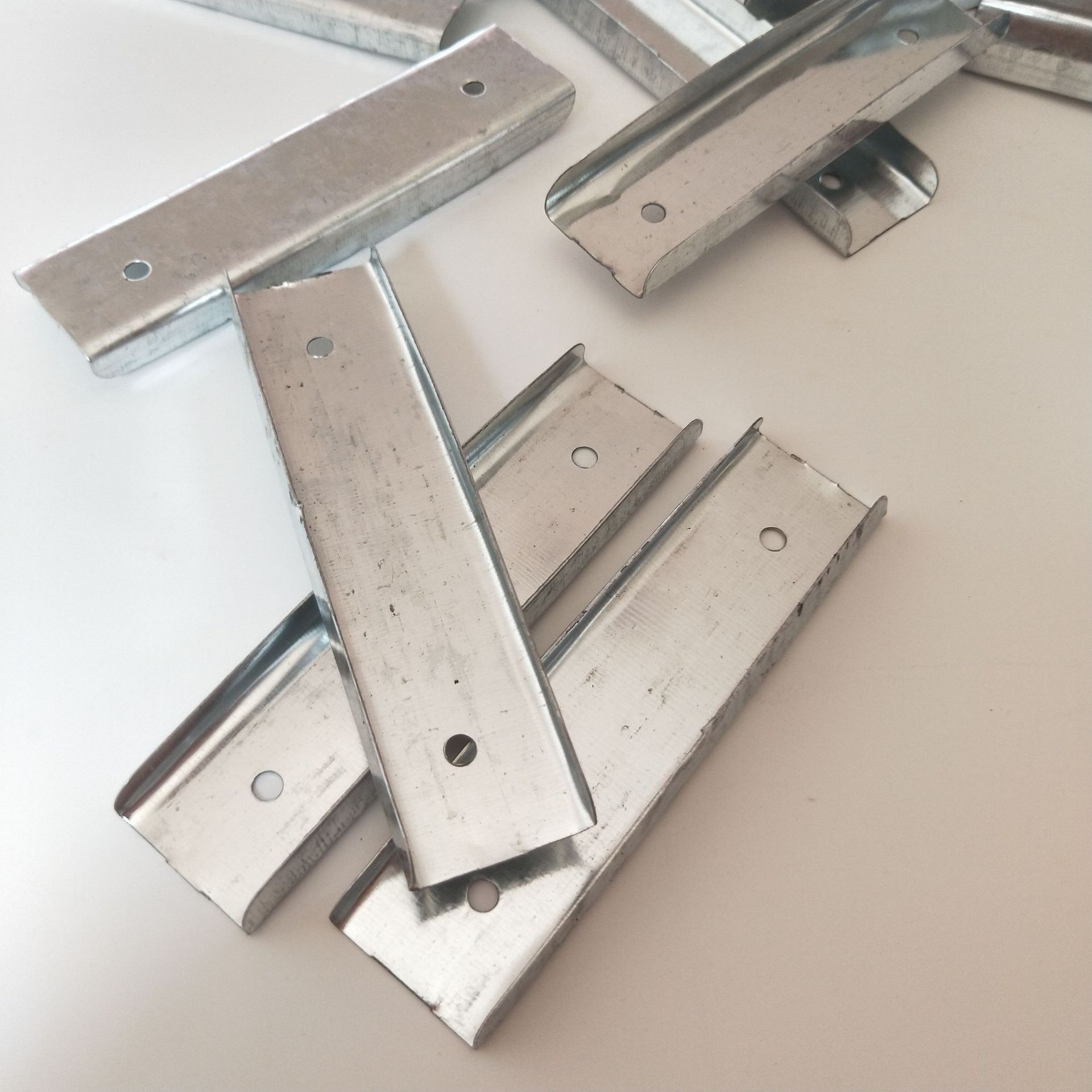 蔬菜大棚用材配件 压膜槽防风卡槽连接片 连接件对接片 镀锌加厚