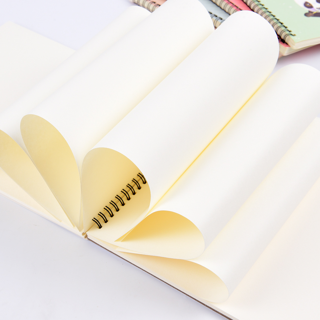 16k加厚素描本学生美术画画本空白手绘本涂鸦绘画本批发速写本子