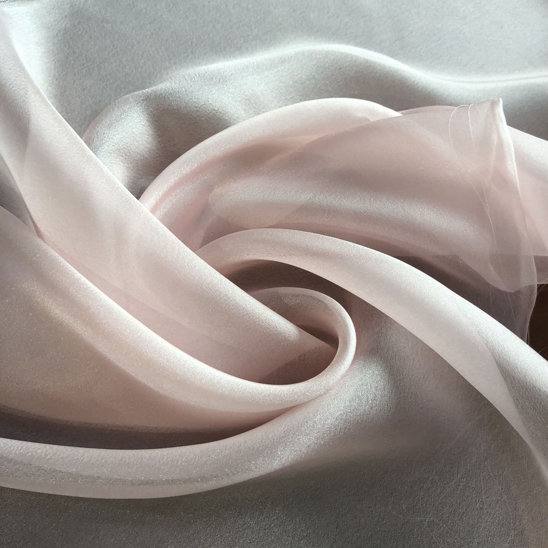 欧根纱皱飘飘 10d轻薄欧根纱 女装面料 皱飘飘欧根纱