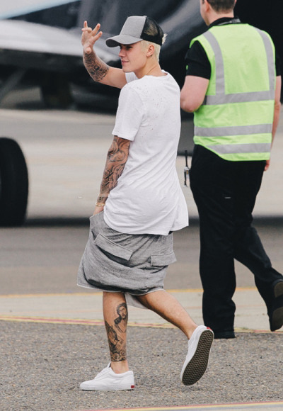 2019新款欧美高街贾斯汀比伯同款ro拉链口袋宽松毛边胯裆五分短裤