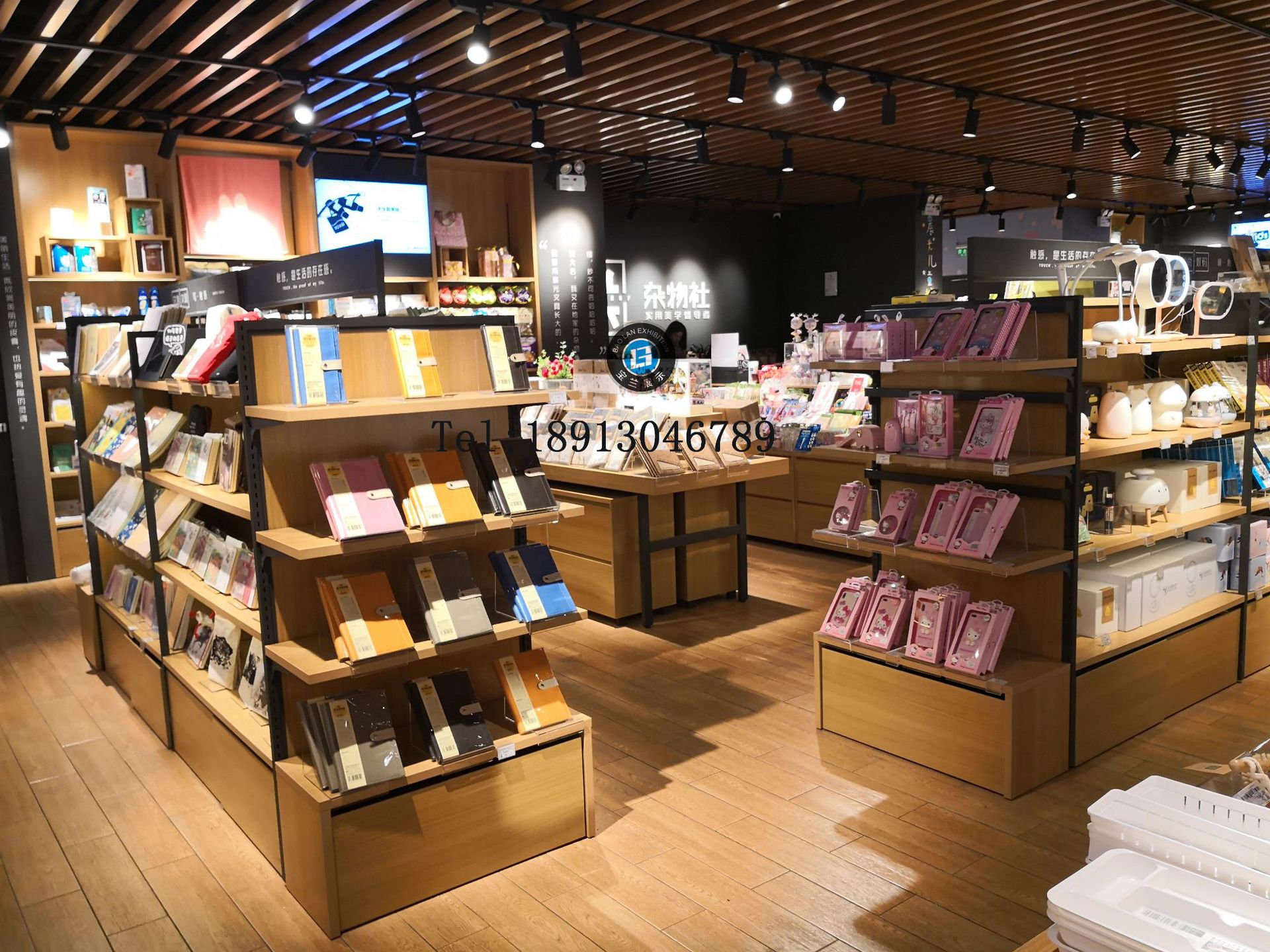 商场饰品店杂物社新款设计网红伴手礼饰品柜台定制店铺设计柜台