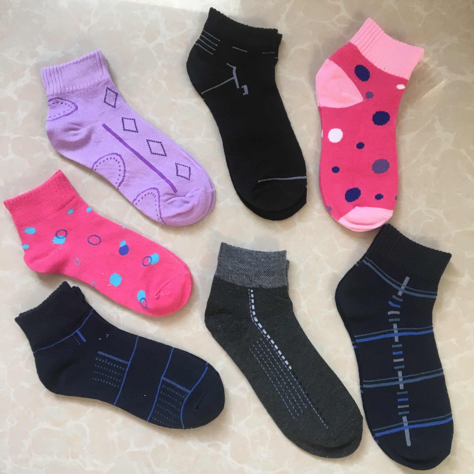 袜子批发厂家杂款花型中筒男士女士袜子地摊夜市货源洗浴汗蒸赠品