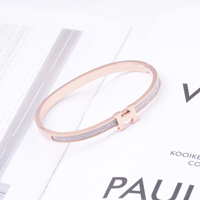 日韩时尚大牌潮流钛钢手镯18k玫瑰金手环h磨砂字母手链不褪色女