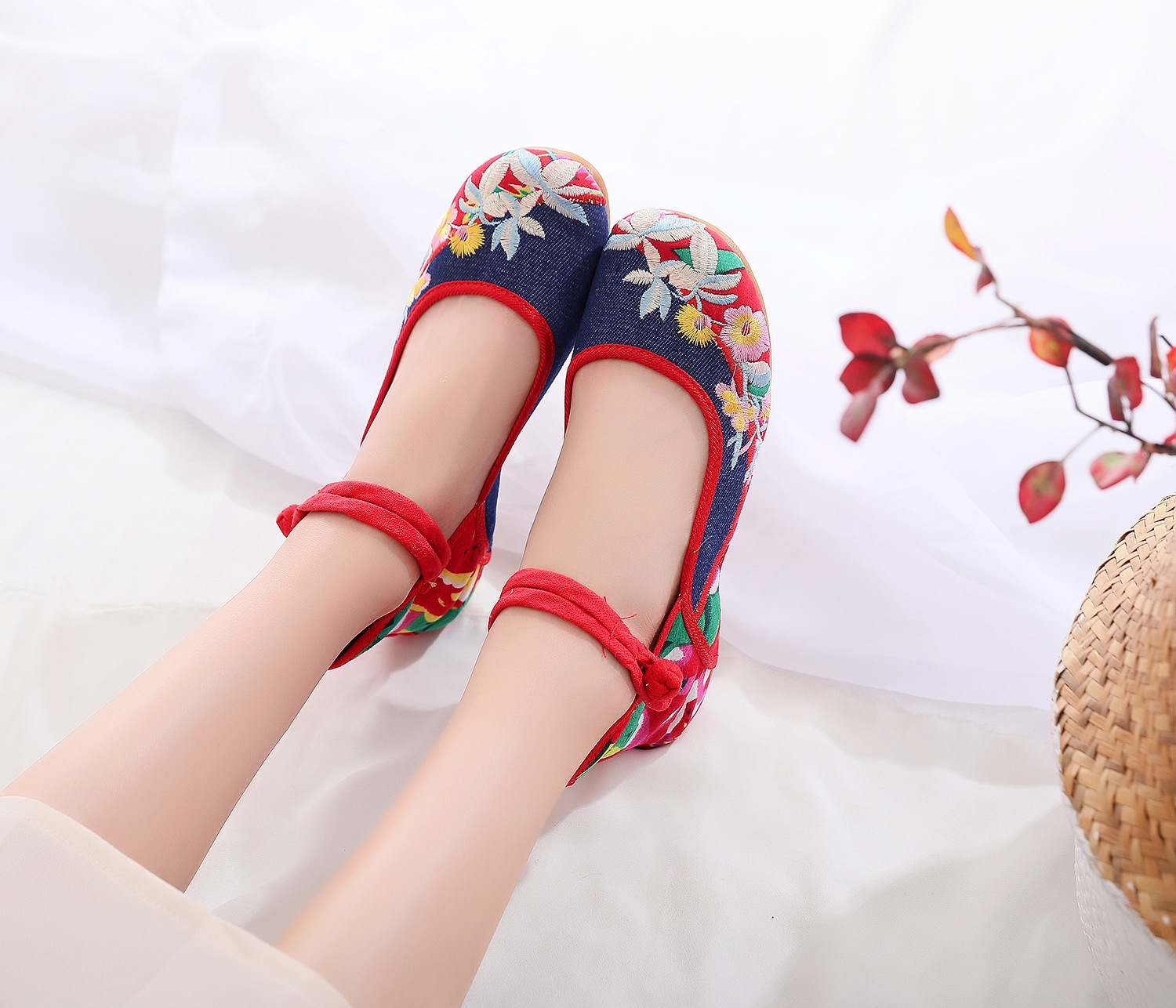 2015老北京布鞋牛仔盘扣复古民族风绣花鞋坡跟单鞋内增高女鞋