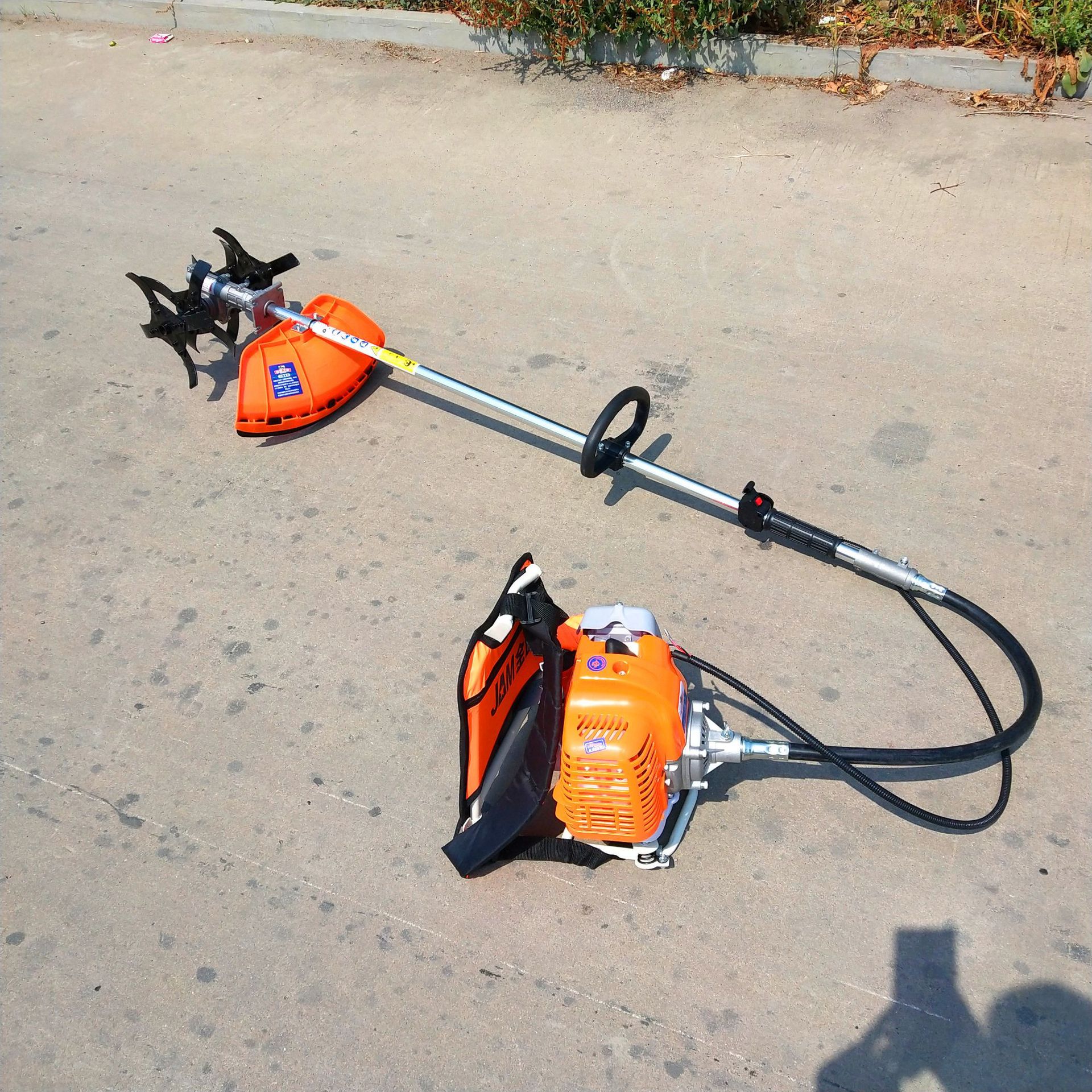 四冲程背负式汽油除草机 农用便携新型割草机 背负式除草机图片