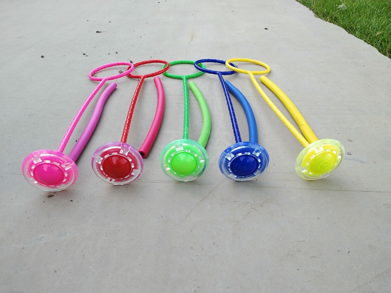 闪光跳脚环跳跳球蹦蹦球旋转跳环圈单腿甩脚球脚上呼啦圈广场玩具