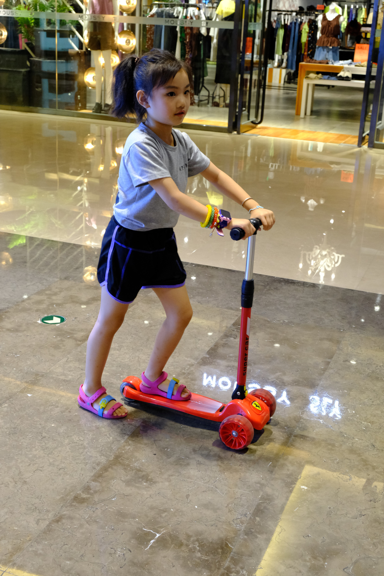 儿童滑板车_儿童滑板车小孩宽轮单脚男女宝宝溜溜车 - 阿里巴巴