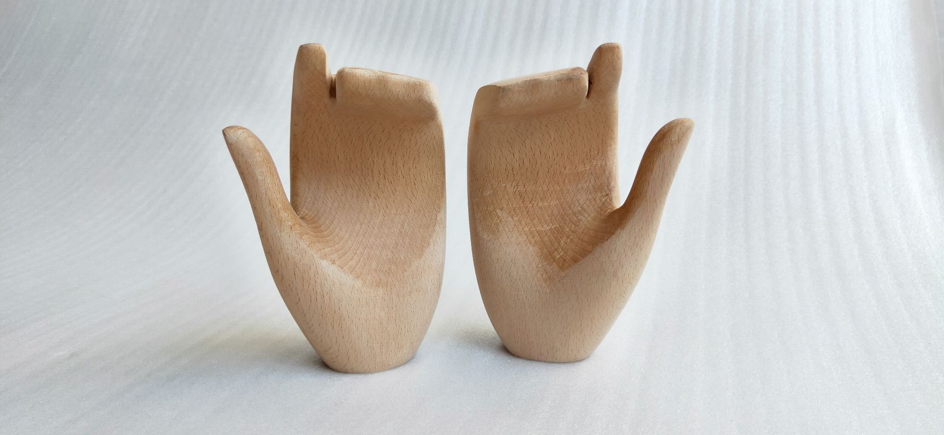 榉木女模特抽象弯手