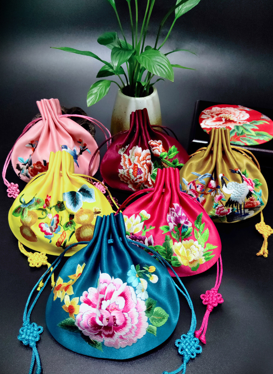 刺绣工艺品 胎毛袋福袋 汉服中式婚礼手工刺绣香囊挂件 苏绣香包