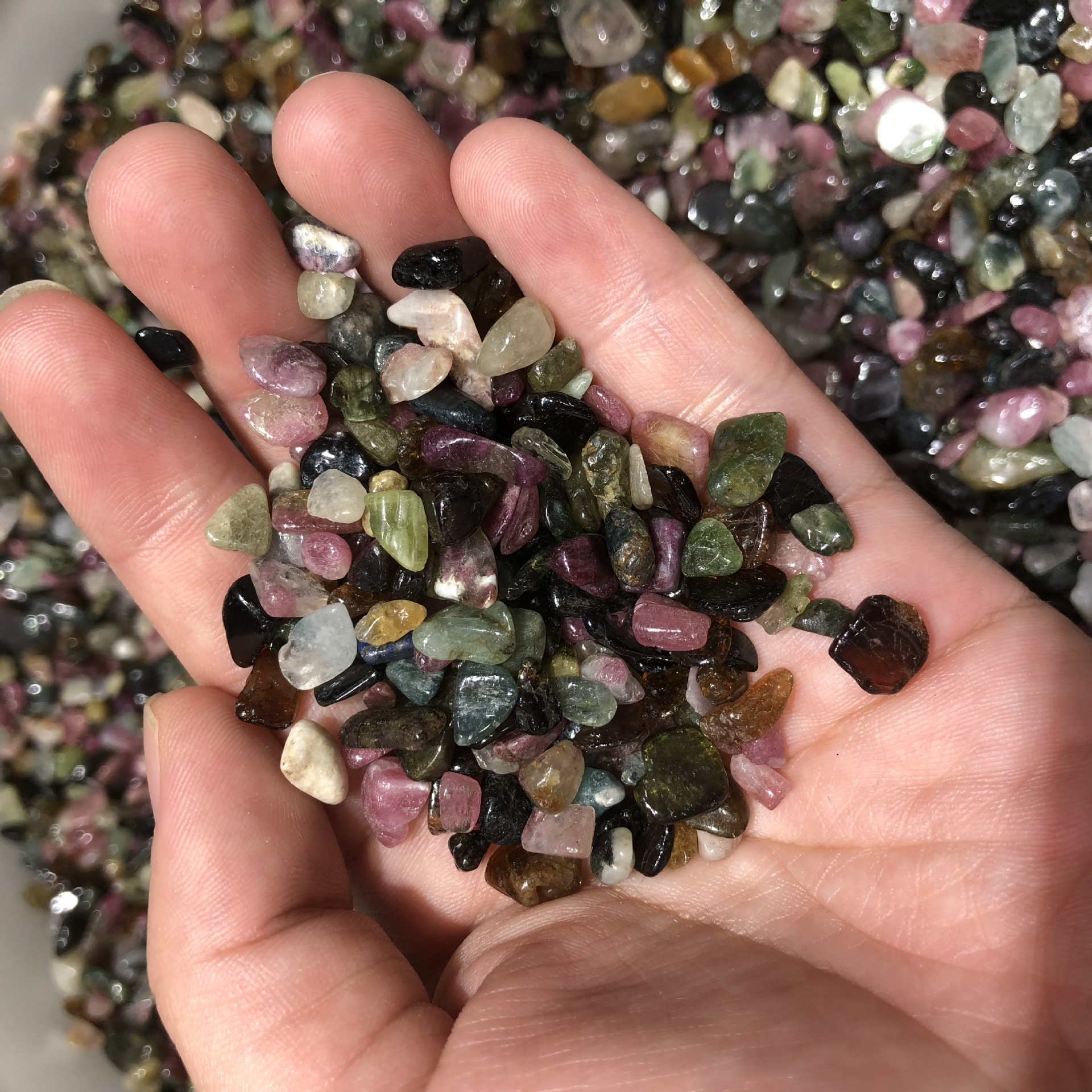 天然巴西红碧玺碎石水晶碎石消磁石 能量石托玛琳电气石厂家直销