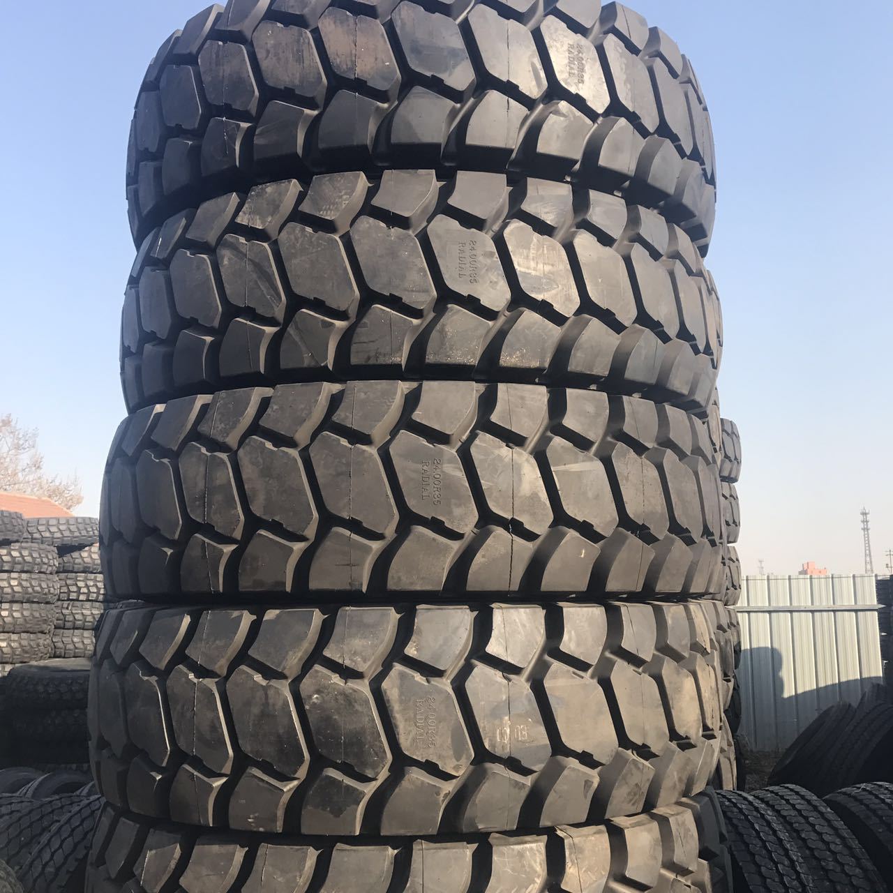 风神2400r35真空胎自卸车轮胎e4花纹2100r35大型工程胎