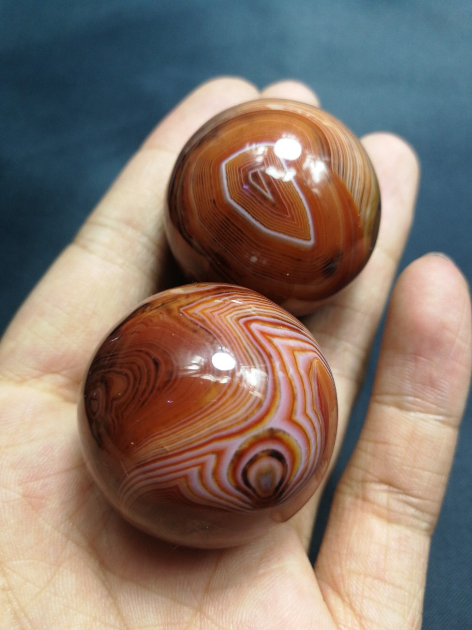 天然a货玛瑙原石手把件批发 缠丝玛瑙保健按摩手玩球玉石手球直销