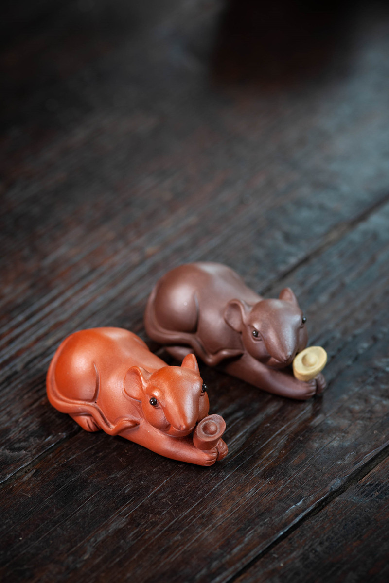 紫砂茶宠老鼠摆件纯手工雕塑元宝米老鼠创意茶具可养宜兴厂家直销