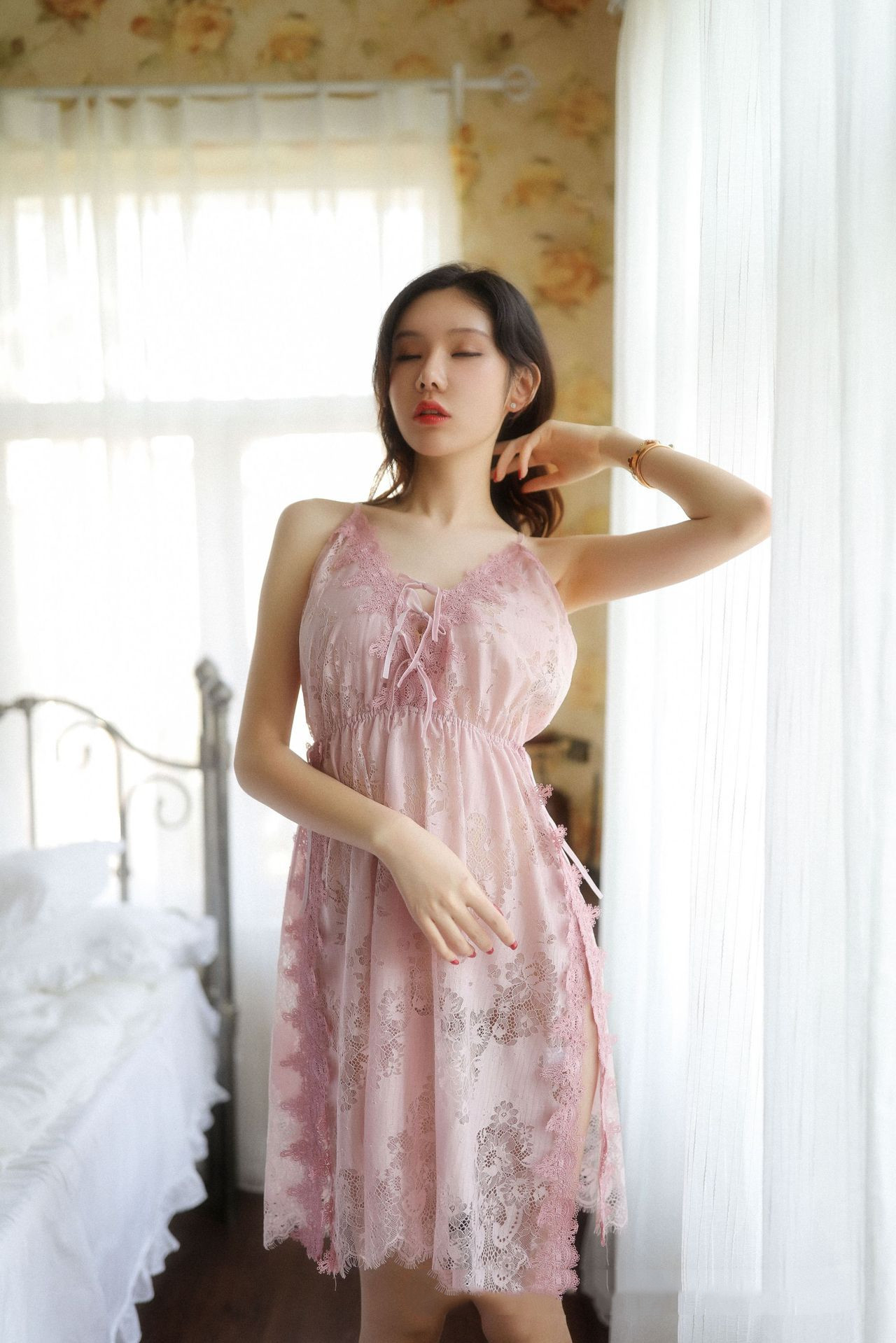 新款情趣内衣 性感镂空蕾丝侧开叉吊带情调睡裙厂家直销