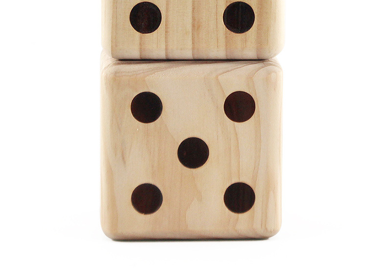 厂家批发9cm大骰子 烫印点数彩色庭院趣味大号色子骰子木质骰子