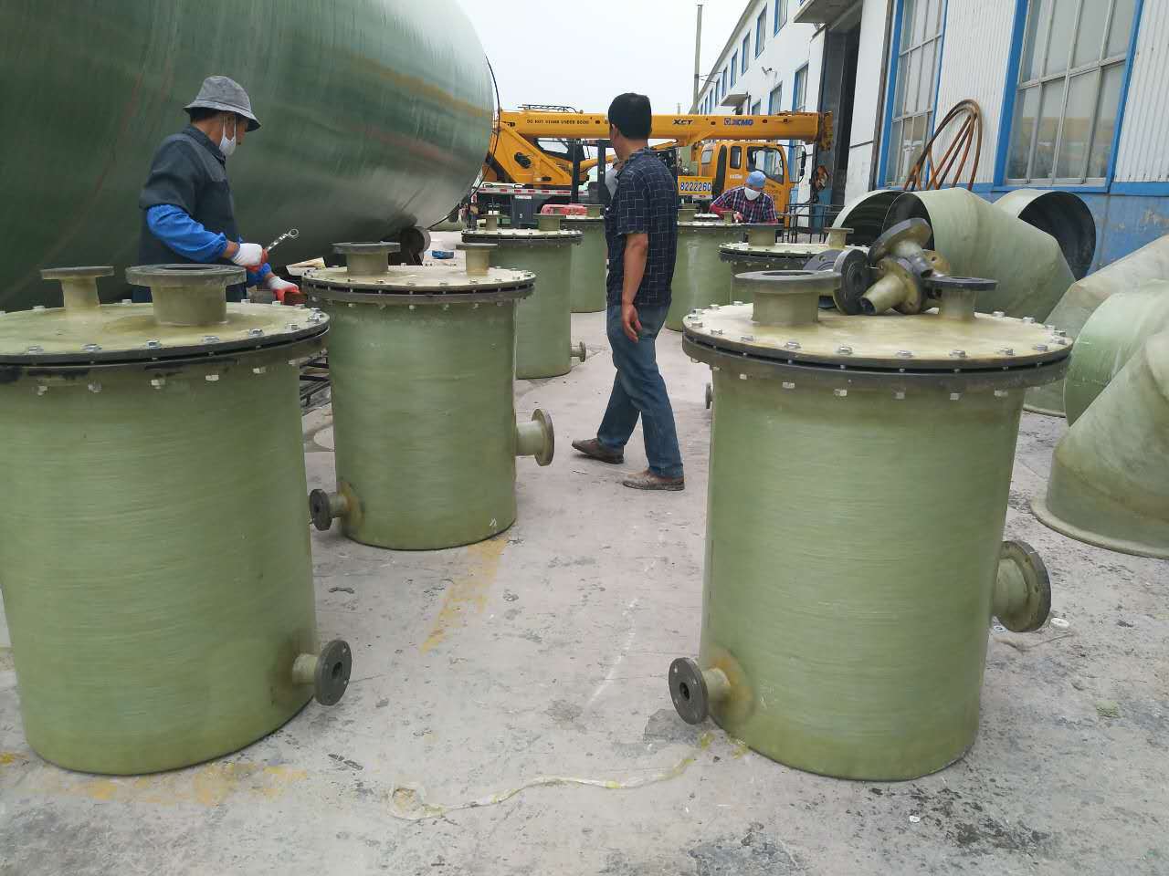 玻璃钢耐腐蚀储罐维修@枣强玻璃钢盐酸储罐维修厂家直销