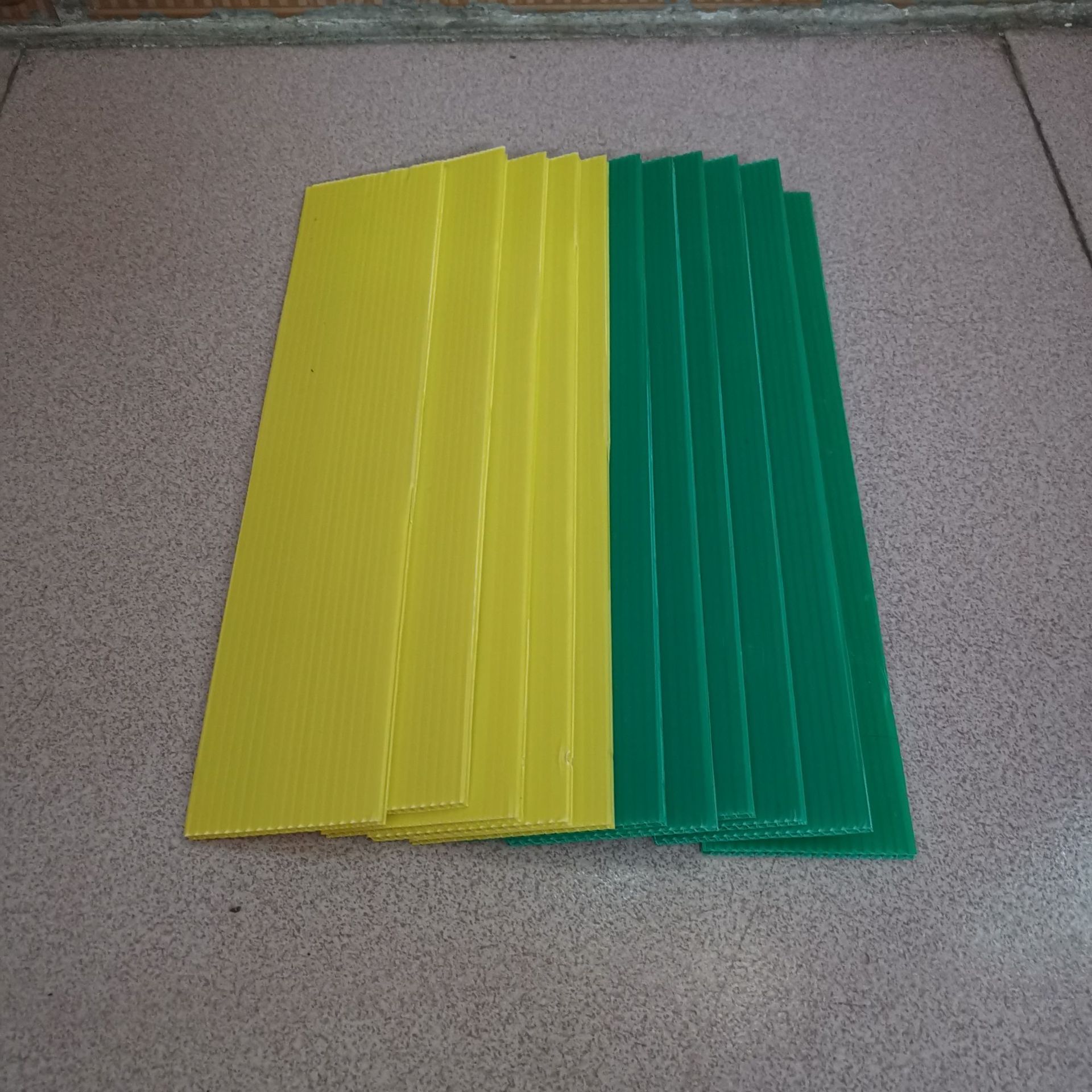 批发 广西桂林pp万通板 彩色中空板 颜色丰富 厚度多样 格子板