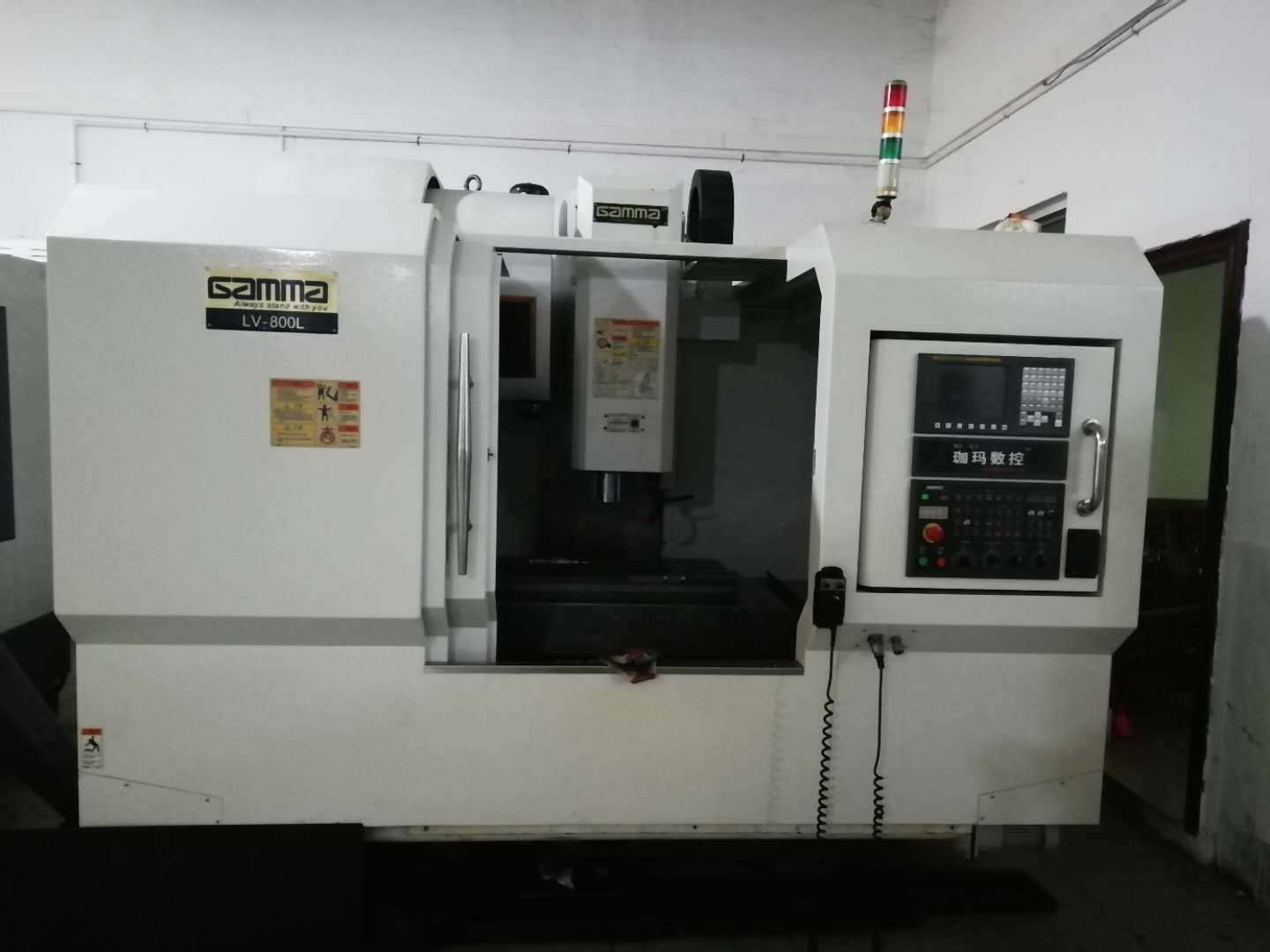 工厂在位低价出售珈玛数控加工中心壹台