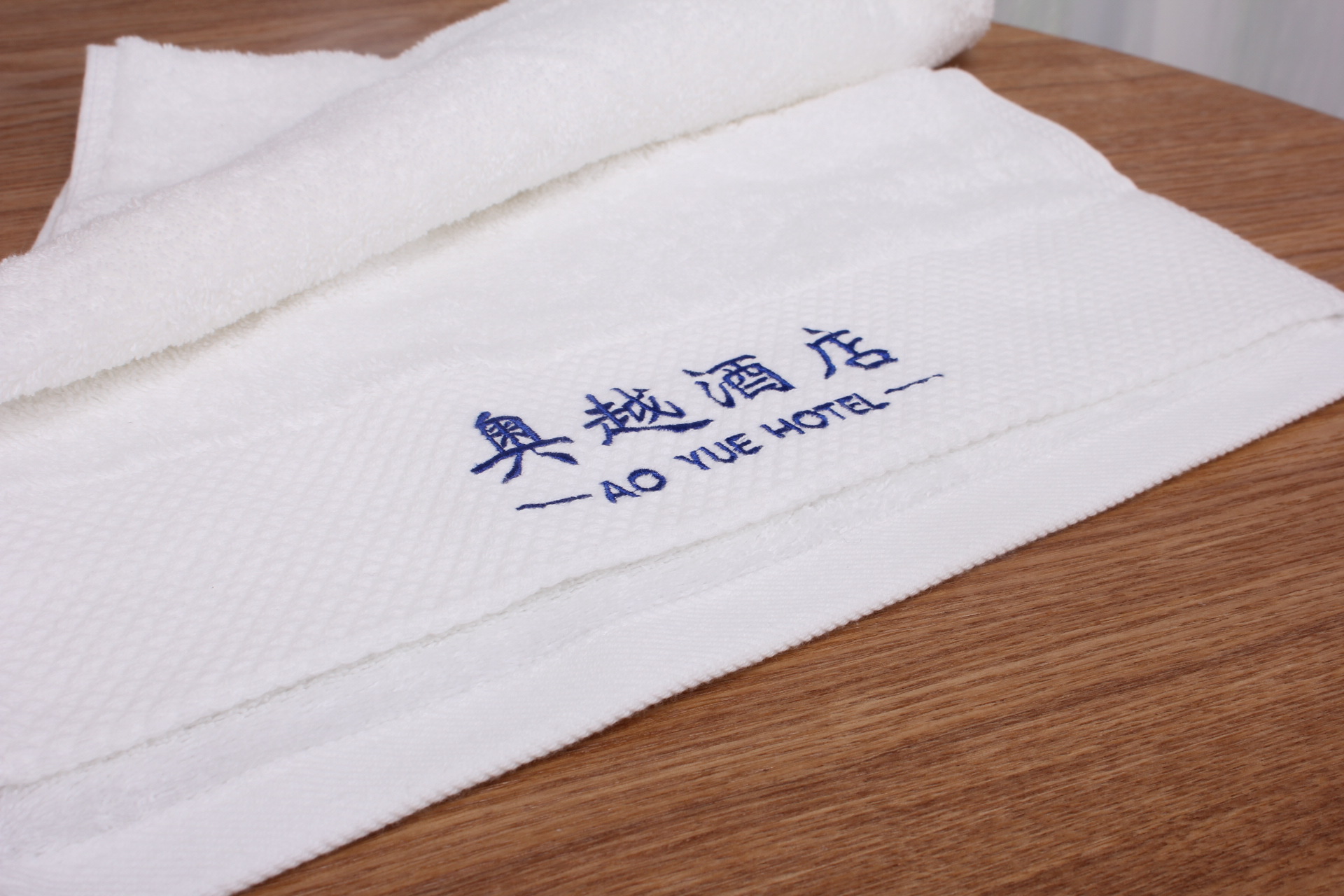 酒店纯棉毛巾定制 宾馆客房纺织品提花绣字logo 足浴超吸水大浴巾