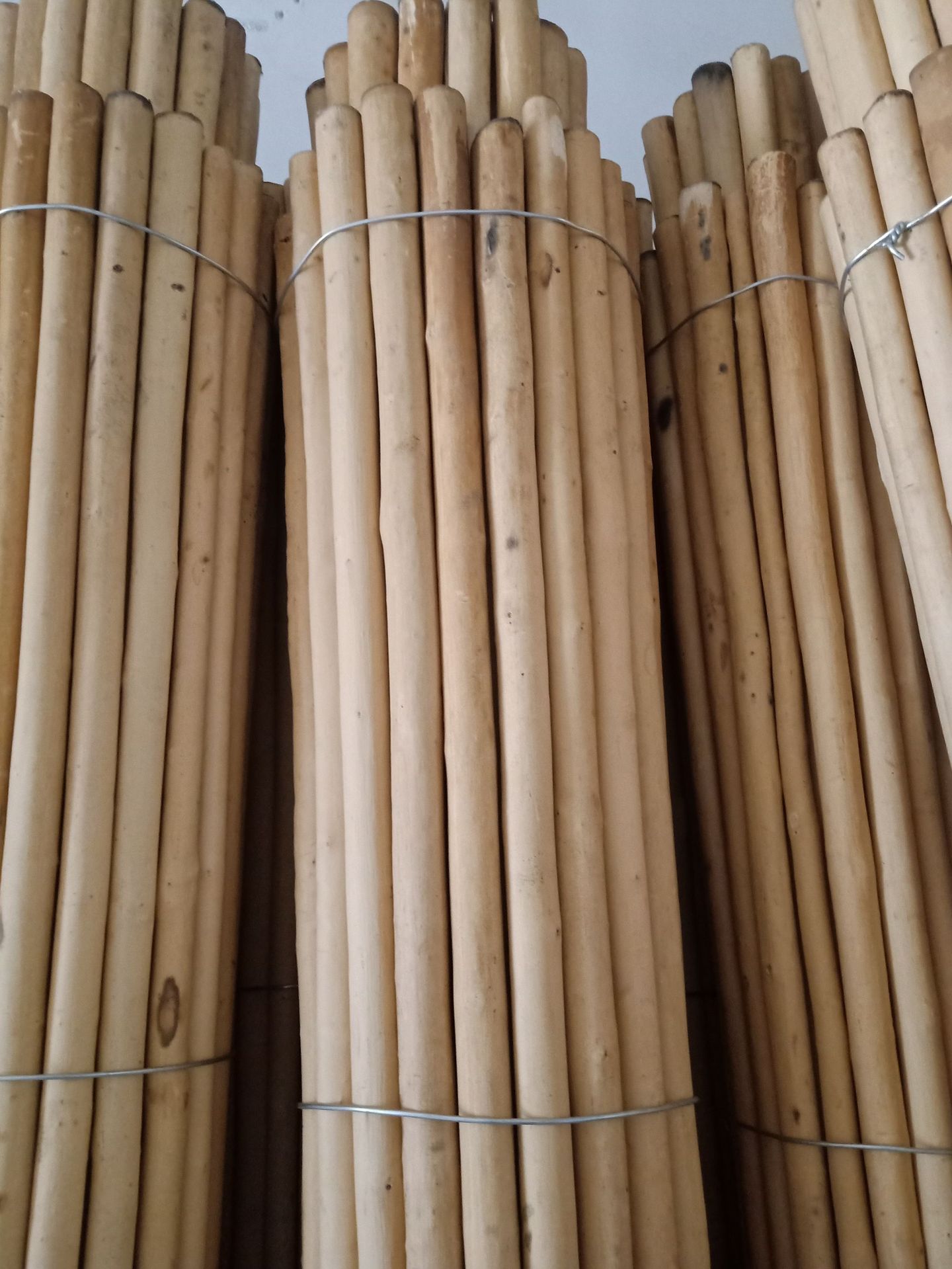 源头厂家 白蜡杆 武术棍 少林寺训练棍 武术学校用品