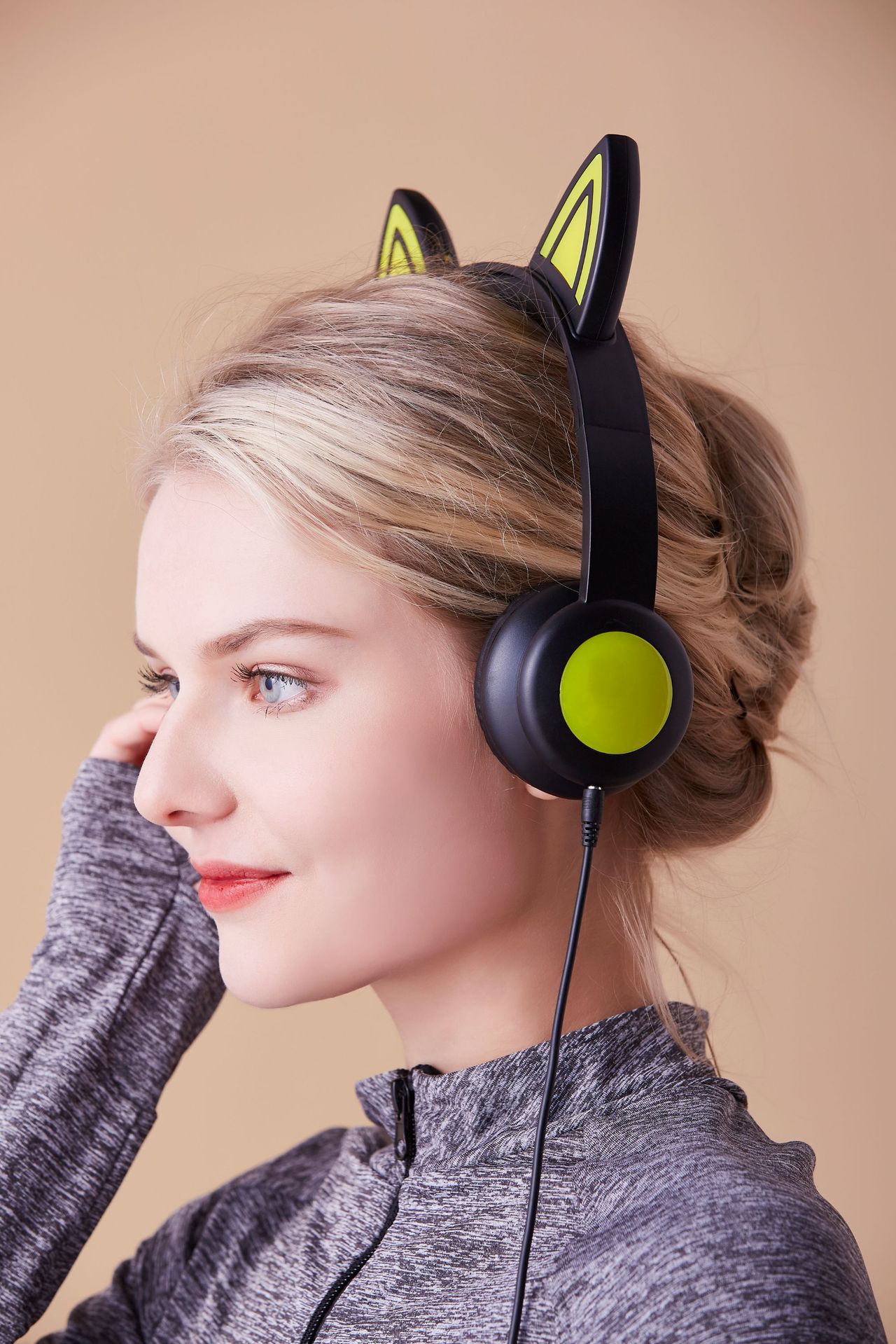 跨境电商led灯发光猫耳朵插线头戴式有线耳机新热销一件代发6126