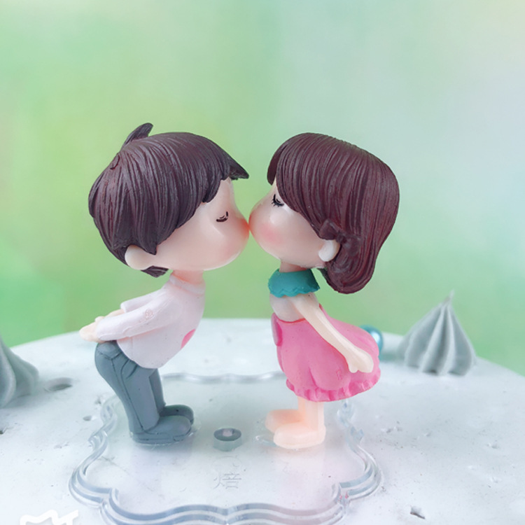 亲嘴娃娃情侣情人老公老婆生日蛋糕装饰烘焙派对甜品台卡通小摆件
