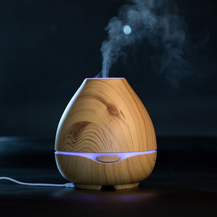 家用精油香薰加湿器 卧室客厅办公室静音彩灯创意蒸汽睡眠香薰机
