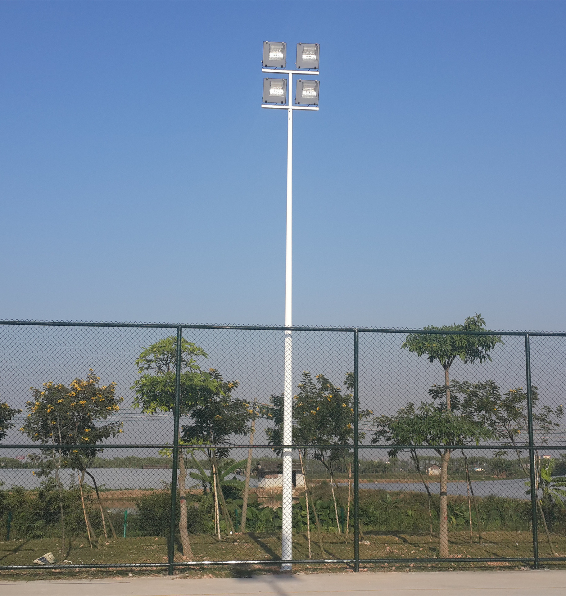 室外篮球场灯杆厂家 贵州8米照明led灯杆 8米两头灯柱价格及图片