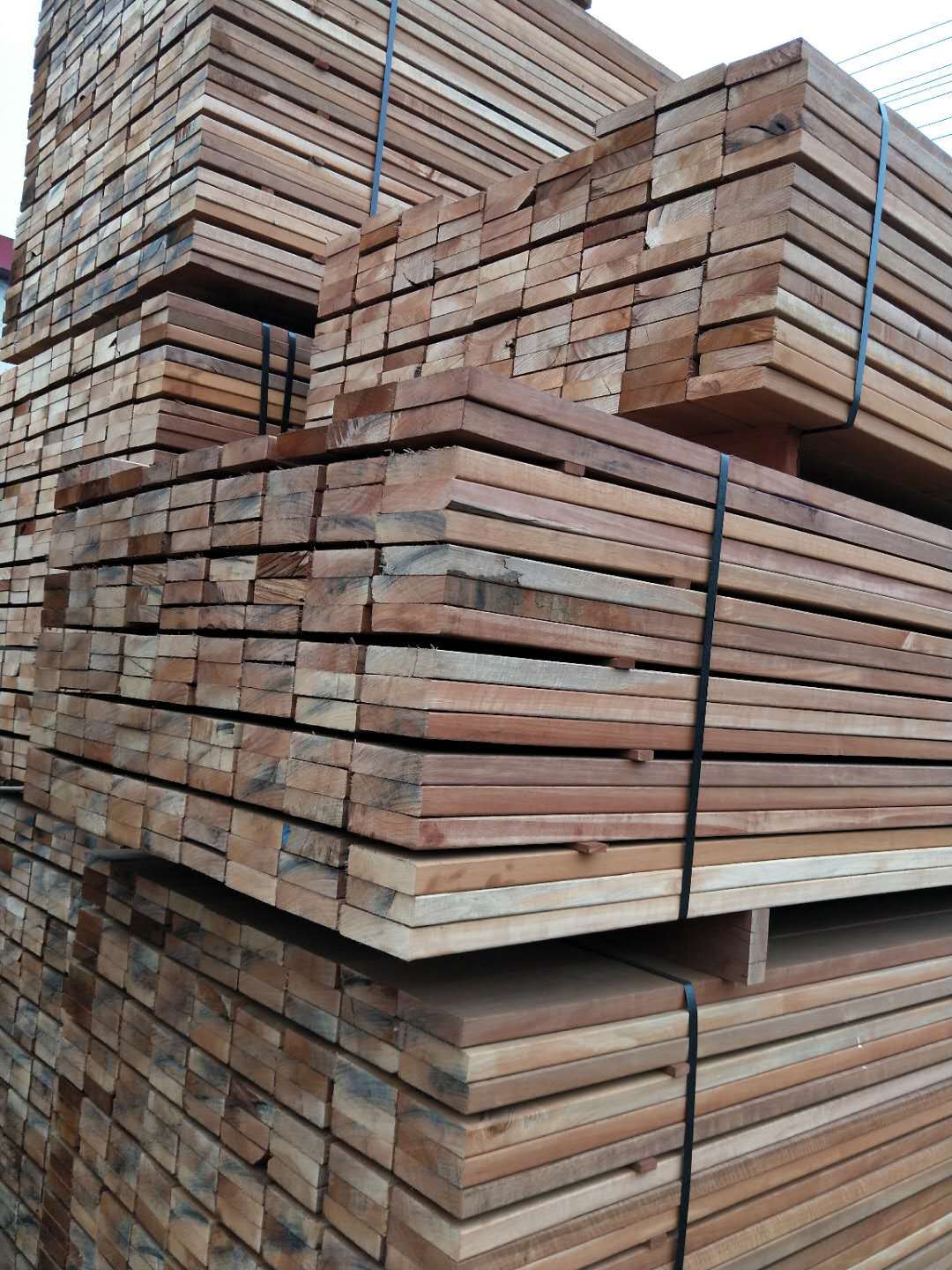 大量批发本土柳桉木及零售 户外园艺碳化木木板材