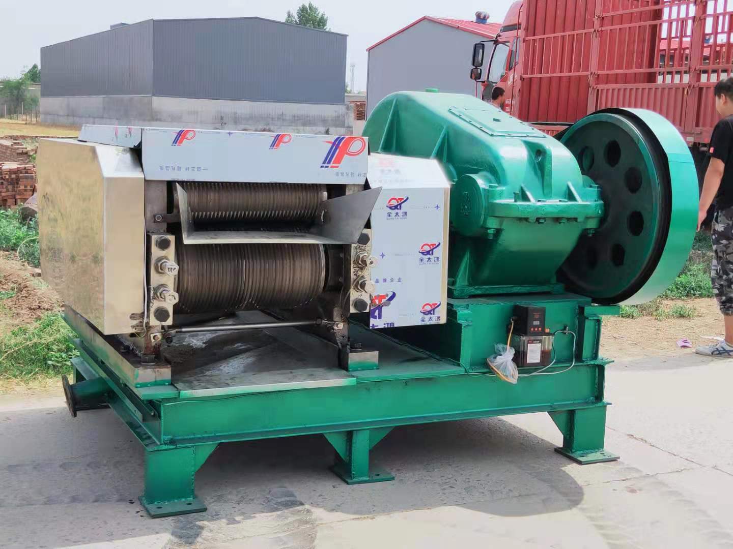 不锈钢甘蔗压榨机 /红糖熬糖罐 /篜糖罐榨糖设备 制糖设备