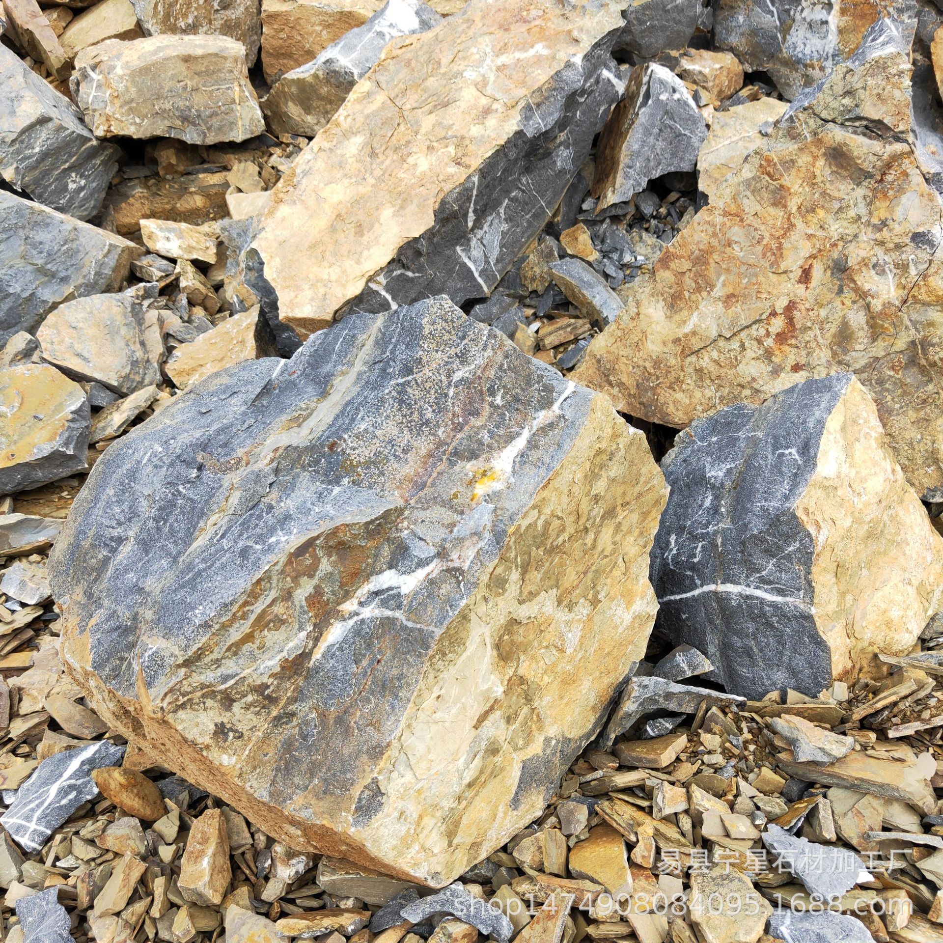 片石护坡石砌墙石垒墙石手搬块石自然面青石块不规则块石源头厂家