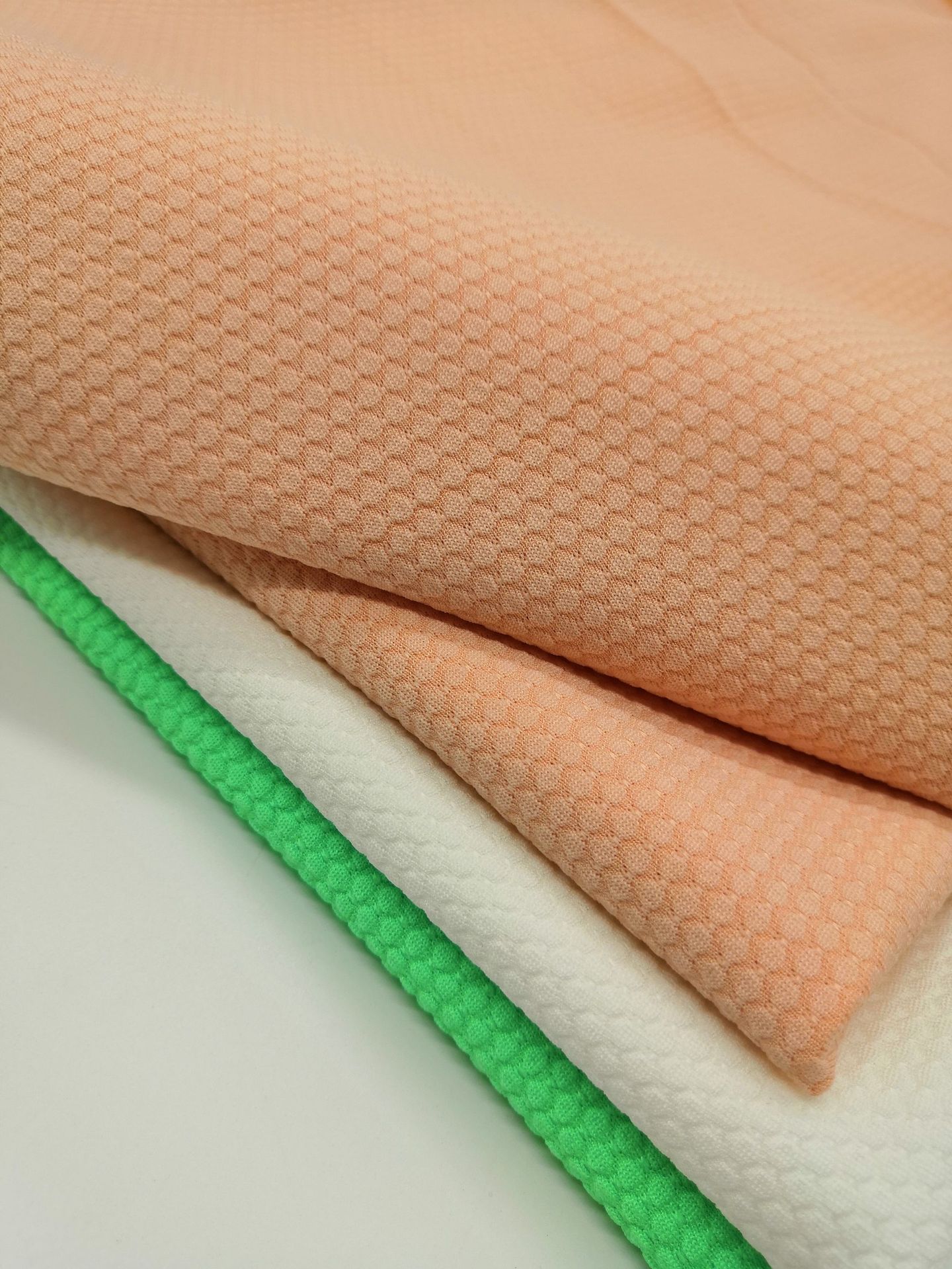 足球格提花针织泡泡网眼布面料 马拉松运动健身服装面料 现货