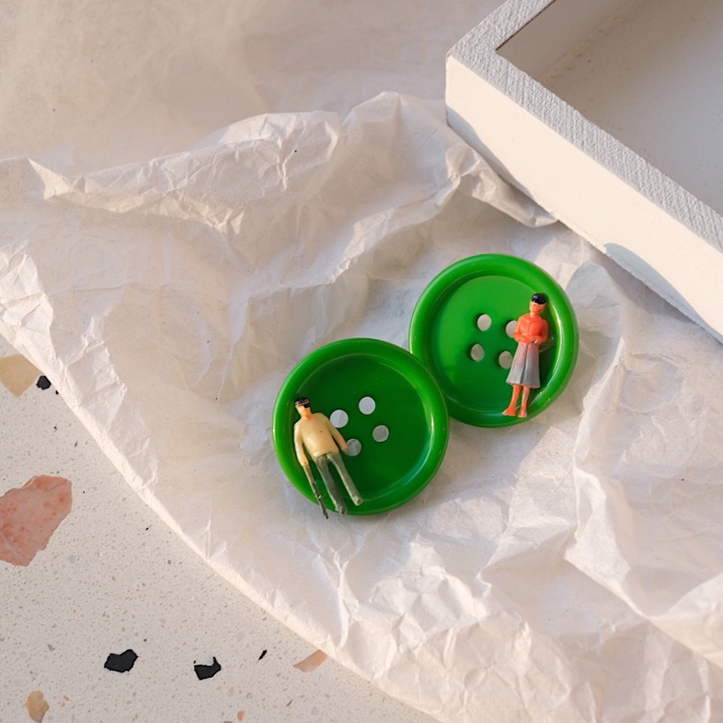 日常百搭可爱彩色纽扣小人耳钉趣味搞怪耳环复古夸张耳夹s925银针