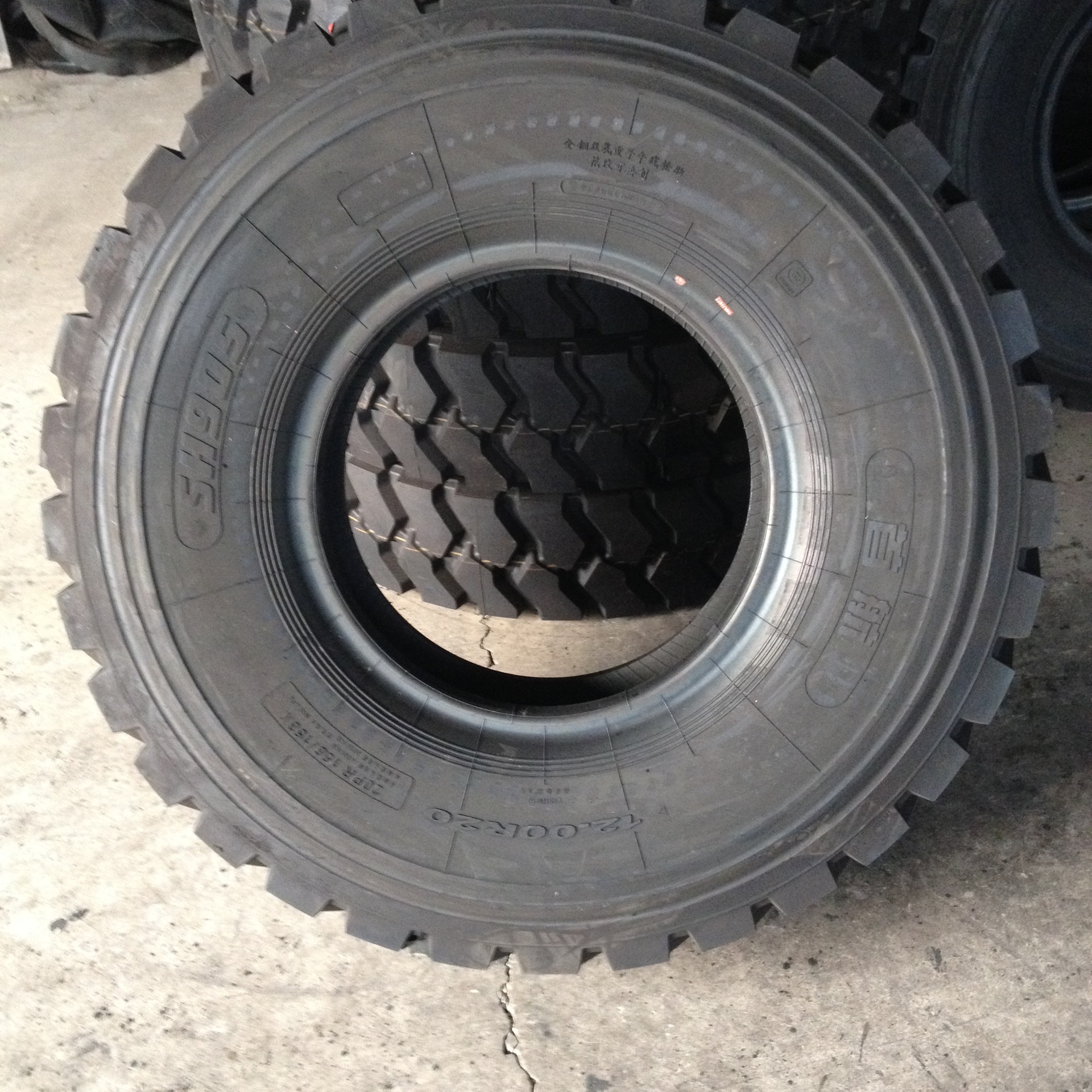 批发12.00r20汽车轮胎全钢子午线自卸车钢丝轮胎1200r20