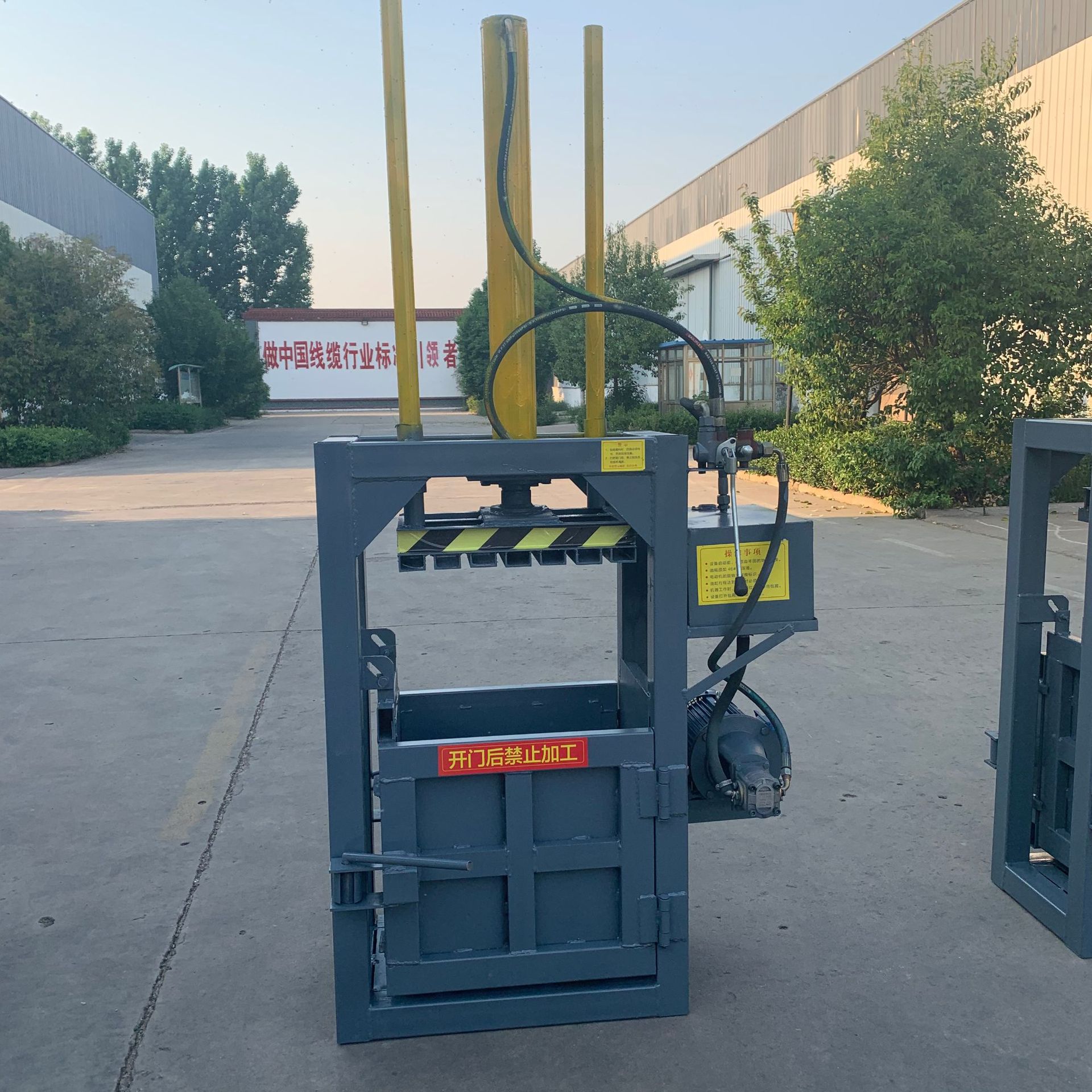 销售易拉罐油漆桶立式液压打包机压缩机压包机厂家报价