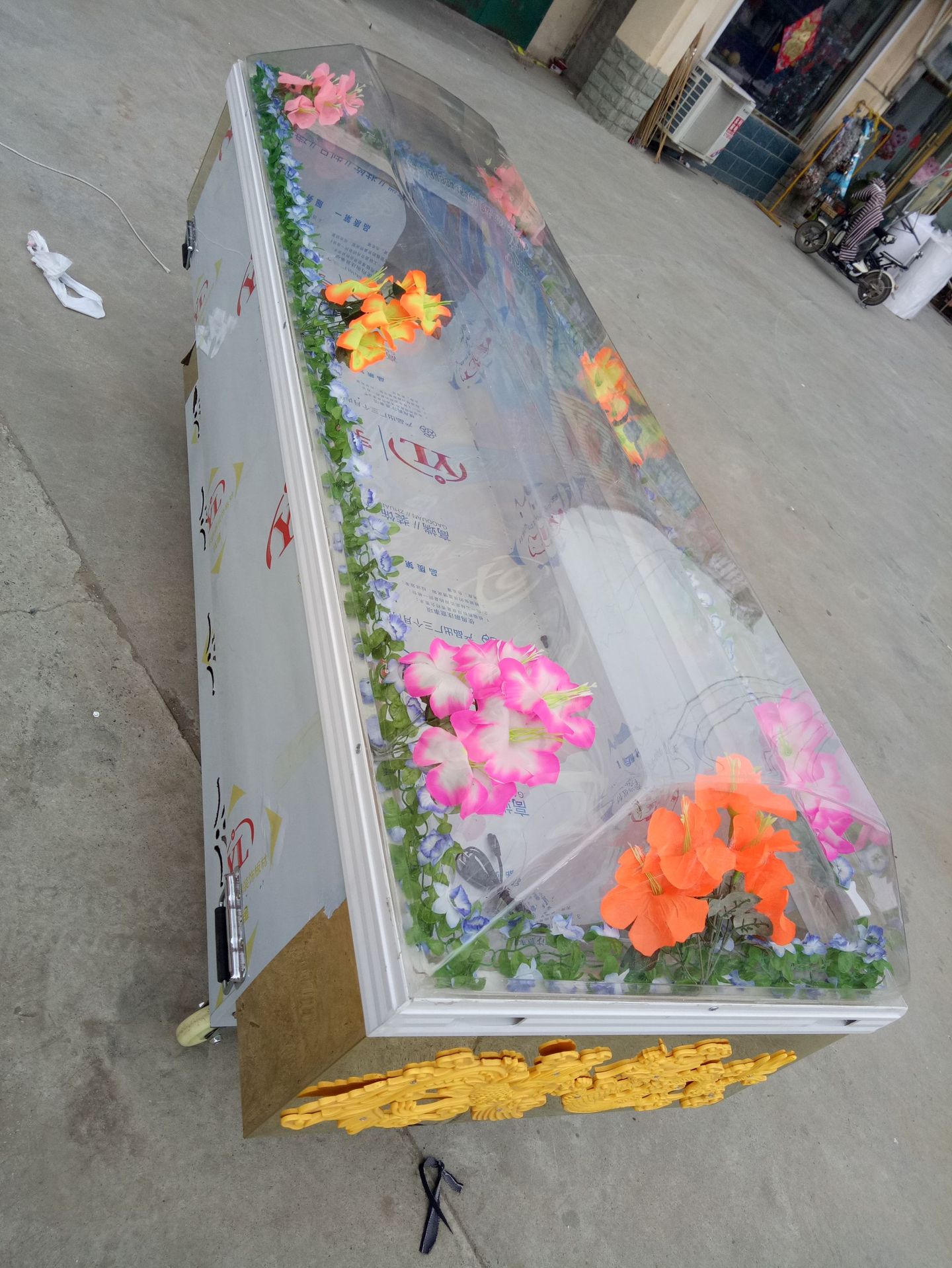 殡葬用品 不锈钢水晶棺 冷冻棺及各种殡葬用品批发