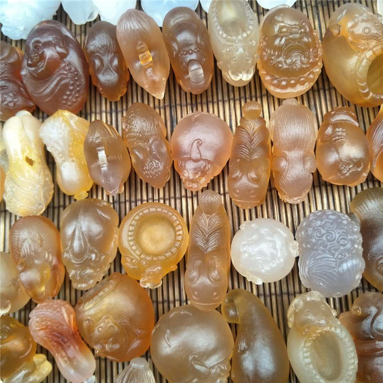 批发新疆冰种阿拉善葡萄干玉吊坠糖芯葡萄干玉挂件一图一物