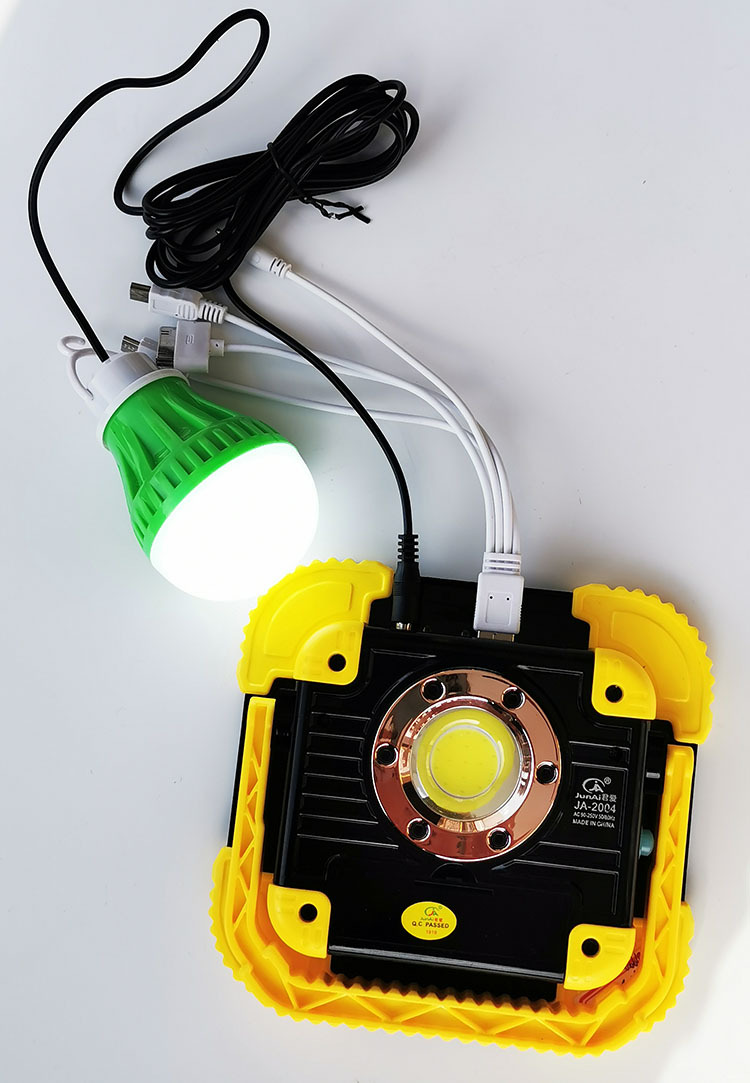 跨境批发新款野营灯 手提式太阳能板充电探照灯 户外帐篷营露灯