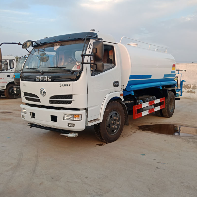 厂家直销东风小金霸洒水车 8吨大型工地除尘洒水车园林绿化洒水车