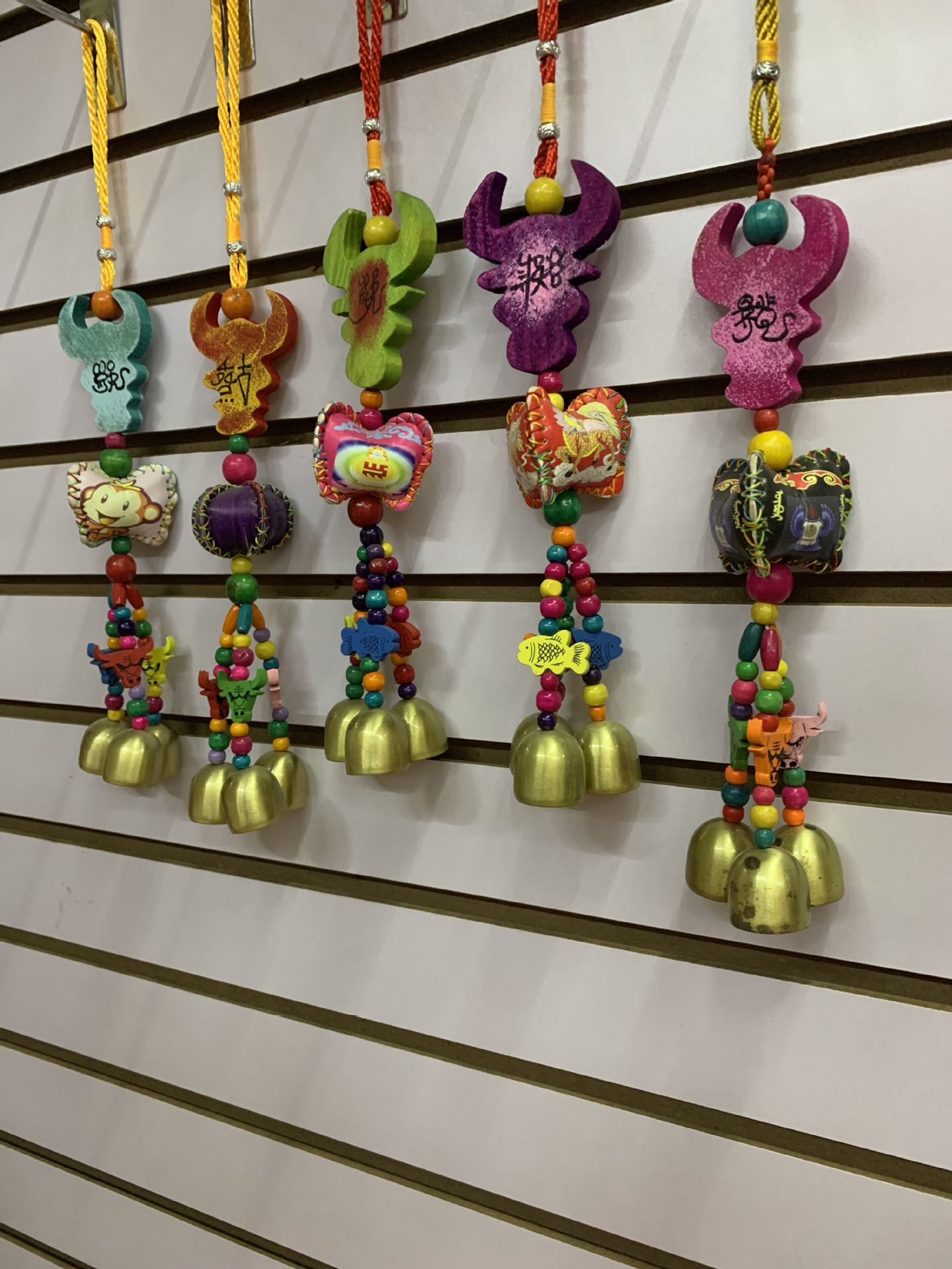 旅游市场民族特色纪念品云南丽江东巴风铃挂件 木牛头灯笼三铃