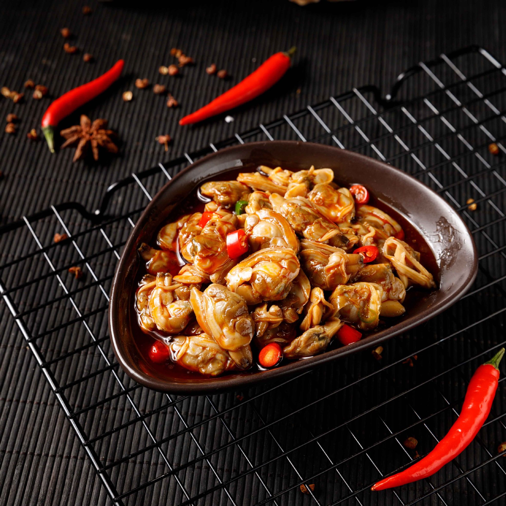 网红罐头麻辣蛤蜊肉花甲香辣即食罐装海鲜休闲零食厂家一件代发