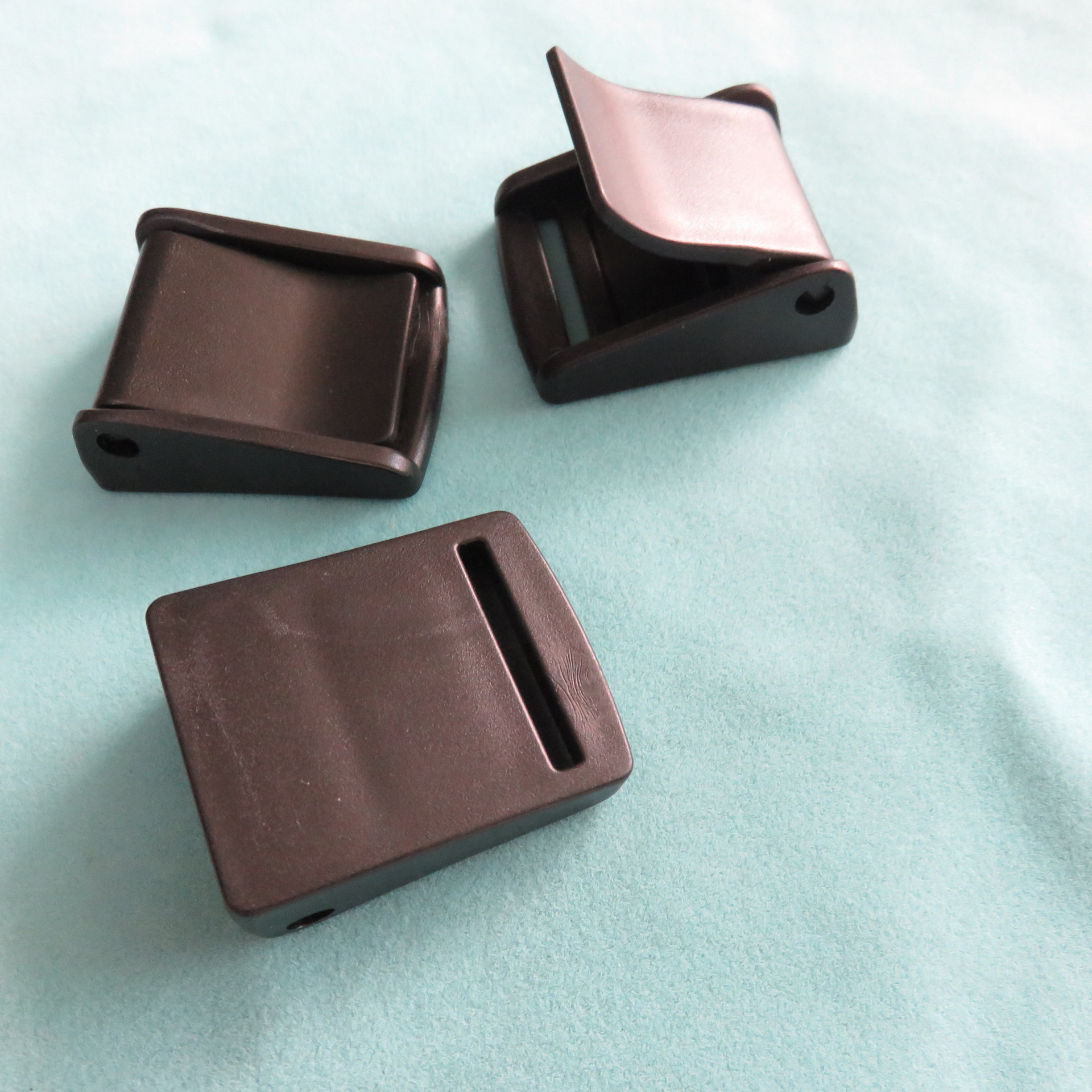 厂家直销塑料压扣 黑色塑料安全带 调节扣 箱包配件卡扣 皮带扣