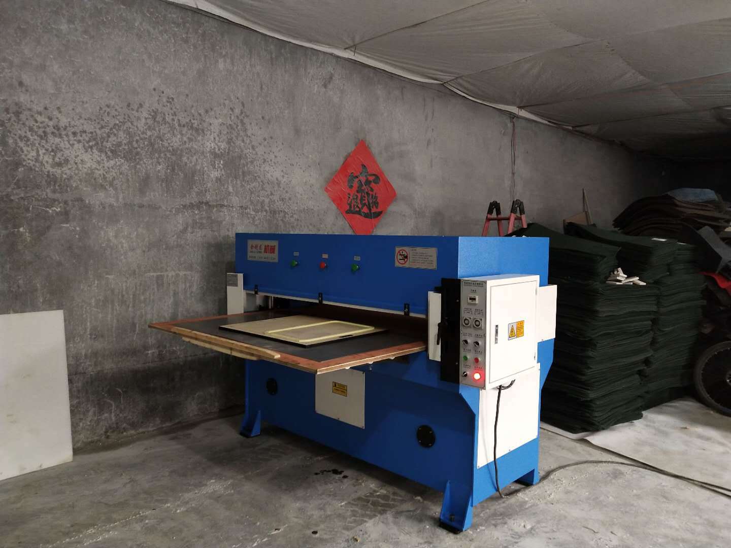 精密四柱液压裁断机 发泡片手套下料机裁断机 布料海绵裁切机