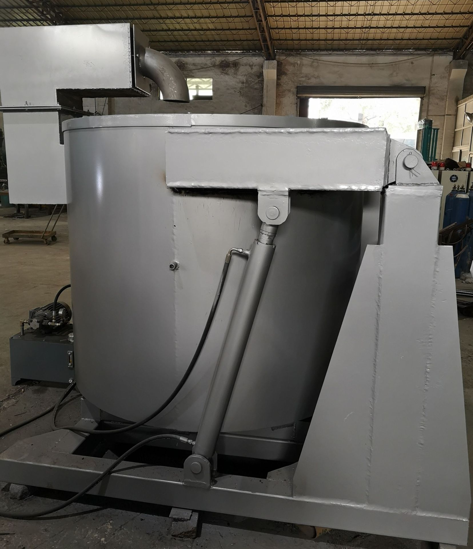 供应可倾式铝合金坩埚熔炼保温炉重力浇筑坩埚熔炉