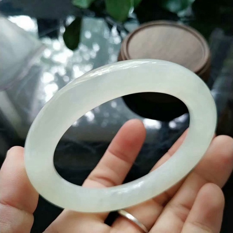 岫玉白色手镯内径57宽11mm岫玉圆条手镯内径57宽10mm号a05