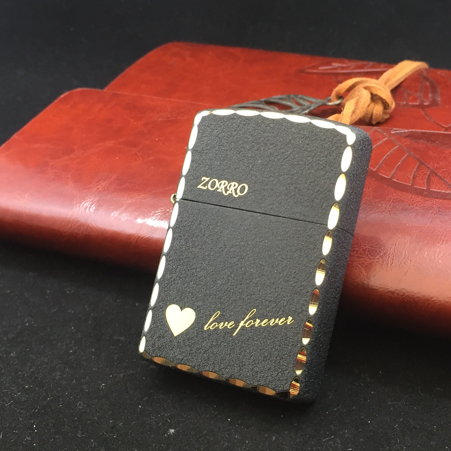 佐罗黑砂爱心黑磨砂金边煤油打火机