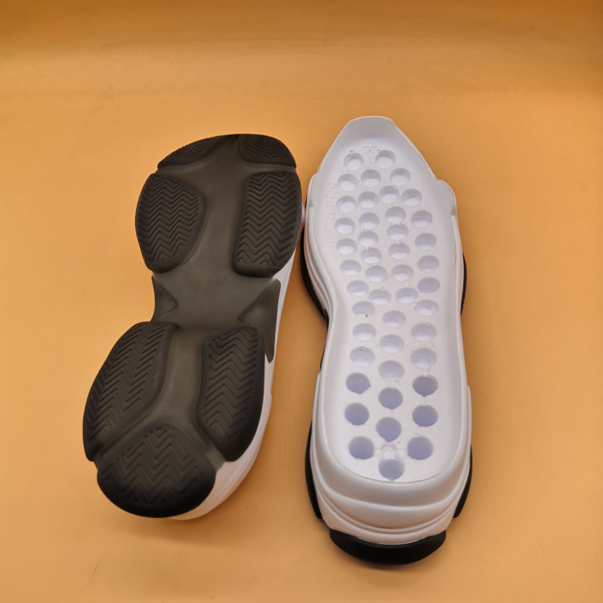 厂家直销新款pu tpu吸模鞋底 防滑耐磨时尚女款凉鞋运动鞋批发