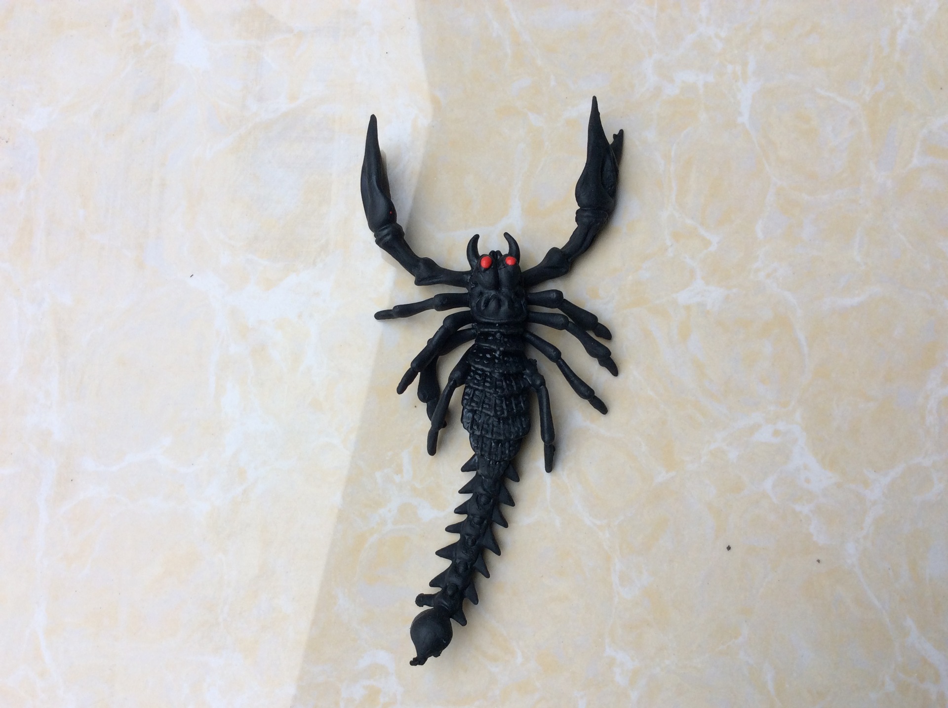 愚人节恶搞整蛊玩具跨境仿真tpr整人蝎子带绳子恶作剧蝎子批发